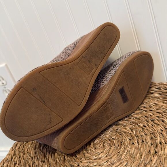 Tom’s Kelsie Stylish Snake Print Wedge Ankle Booties - 7 - Great Condition - Picture 9 of 9
